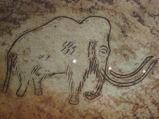 Наскальный рисунок мамонта в пещере Руффиньяк
